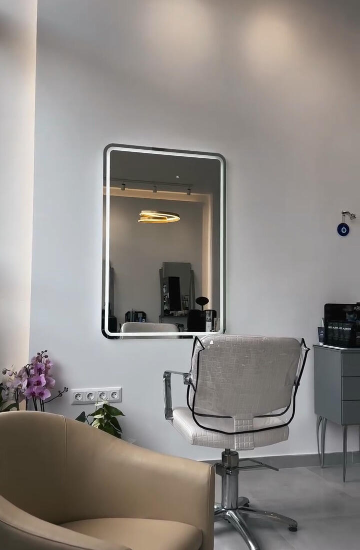 Το εσωτερικό του Artistic Luxury Hair Salon